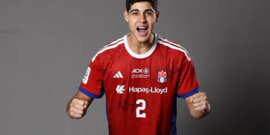 المصري الشوبكي يبدأ تدريباته مع الفريق الأول بنادي هامبورج الألماني لكرة اليد