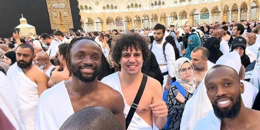 من بينهم فيستون ماييلي.. لاعبو بيراميدز يؤدون العمرة قبل العودة من السعودية