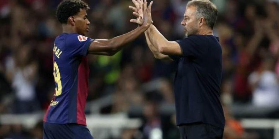 هانز فليك يكشف موقف لامين يامال من المشاركة في الكلاسيكو ضد ريال مدريد