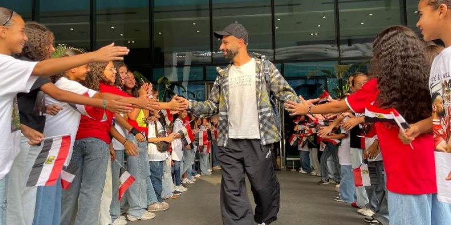 ممر شرفي لصلاح في مطار القاهرة "فيديو"