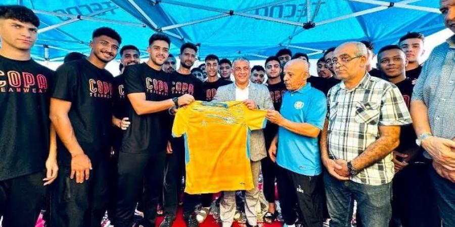 محافظ الإسماعيلية يدعم لاعبي الدراويش قبل مواجهة فاركو