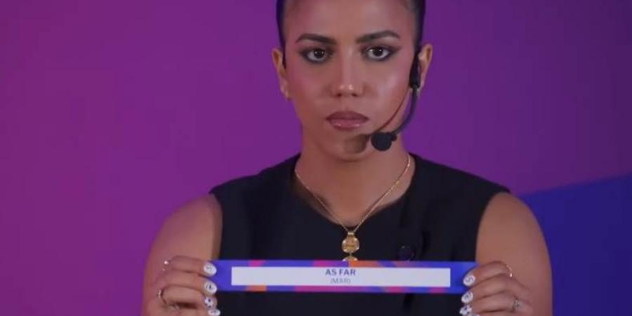 سارة عصام تُجري مراسم سحب قرعة دوري أبطال إفريقيا للكرة النسائية