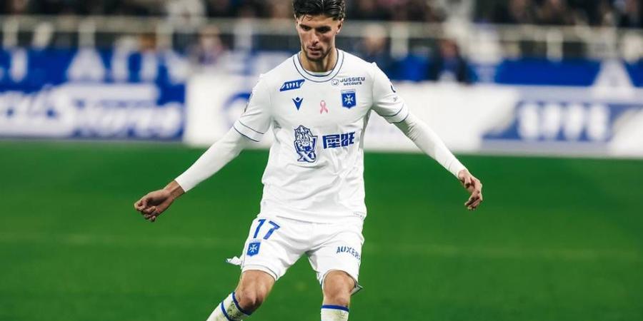 مدرب أوكسير: "العزوزي تعرض لالتواء قوي في الكاحل وسيُجري فحصا طبيا اليوم لتحديد مدة غيابه"