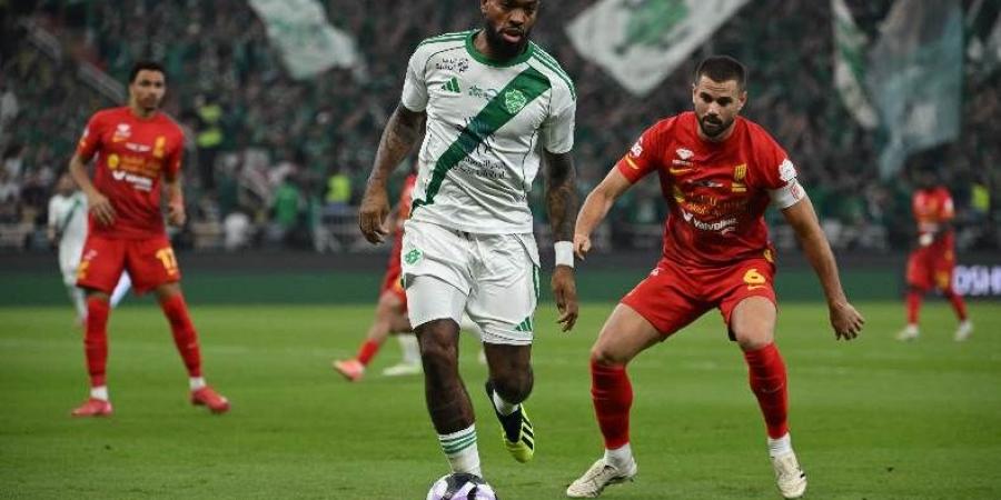 الأهلي يحسم مواجهة القادسية بثنائية مثيرة في دوري روشن السعودي