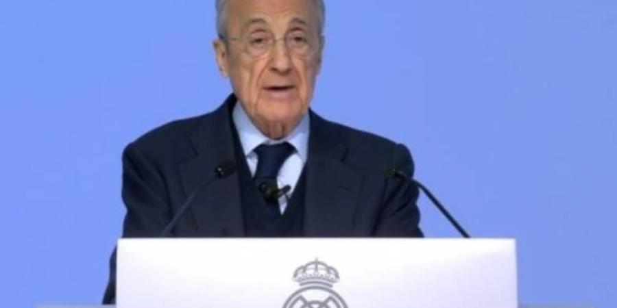 بيريز يكرم أساطير ريال مدريد على رأسهم مودريتش وأنشيلوتي بالجمعية العمومية