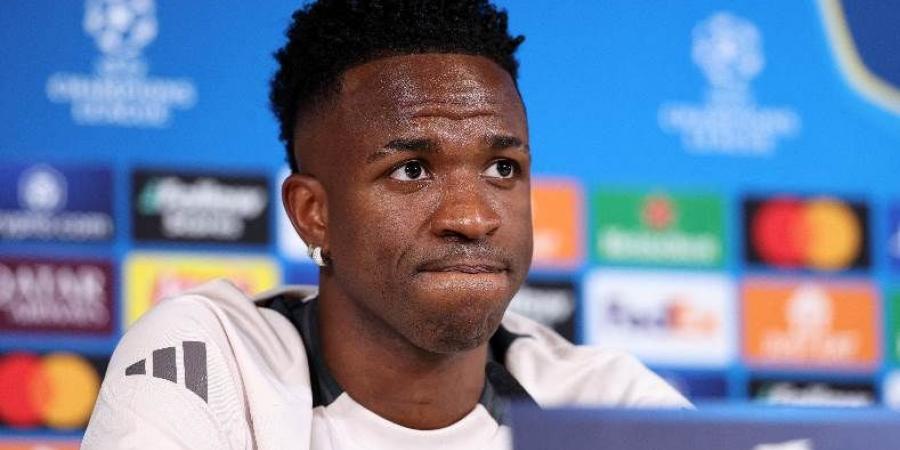 اهتمام أندية إنجليزية وسعودية بعد تعثر تجديد فينيسيوس مع ريال مدريد