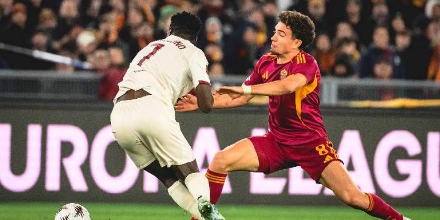 روما يحسم مواجهة ميتيلاند بثنائية مثيرة في الدوري الأوروبي