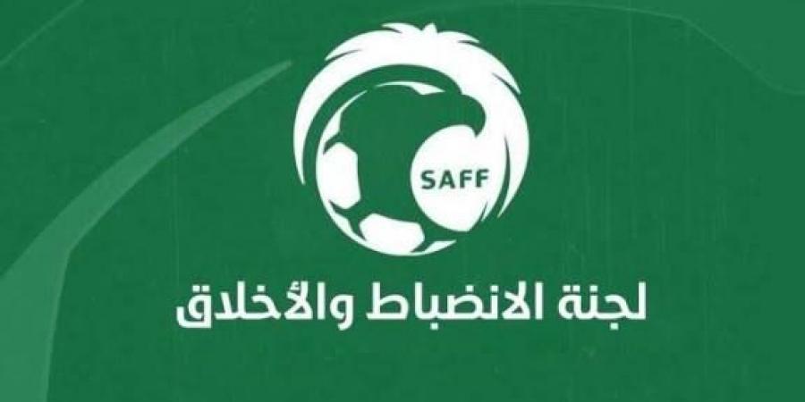 الانضباط تعاقب لاعبي الاتحاد والأهلي