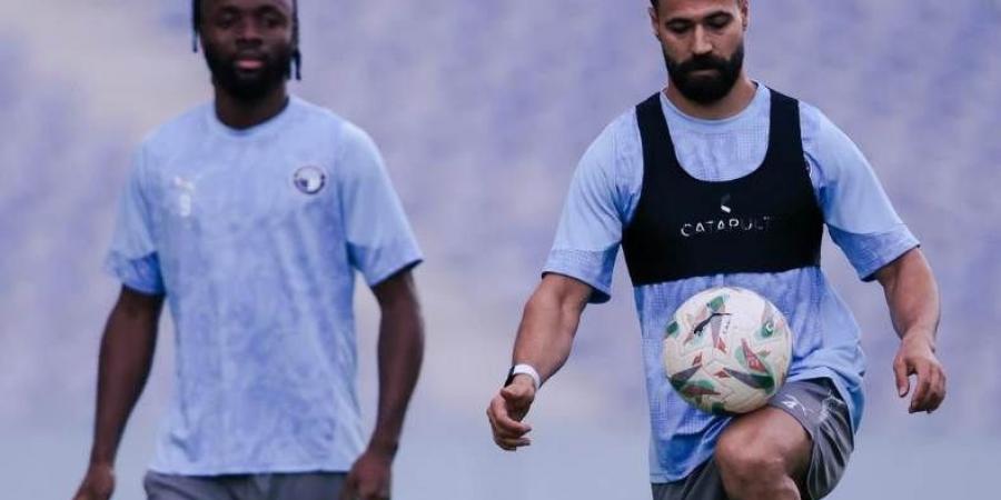 يراميدز يؤدي مرانه الأساسي في ندولا استعدادًا لمواجهة باور ديناموز بدوري الأبطال