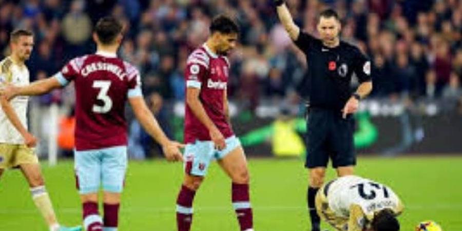 باكيتا يُطرد أمام ليفربول ويُعيد فتح ملف "المراهنات" إلى الواجهة