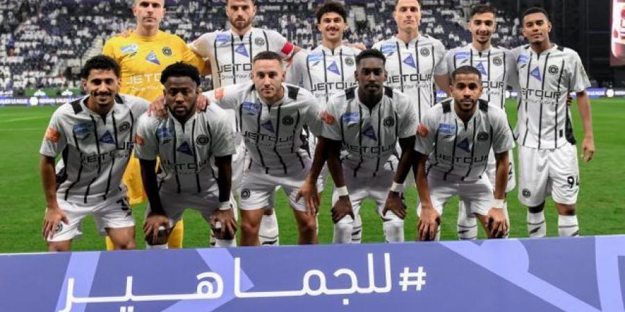 القوة الضاربة تحكم التشكيلة الرسمية للشباب في قمة الهلال 