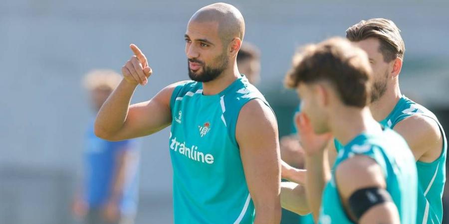 أمرابط يعود إلى تداريب ريال بيتيس قبل مواجهة برشلونة