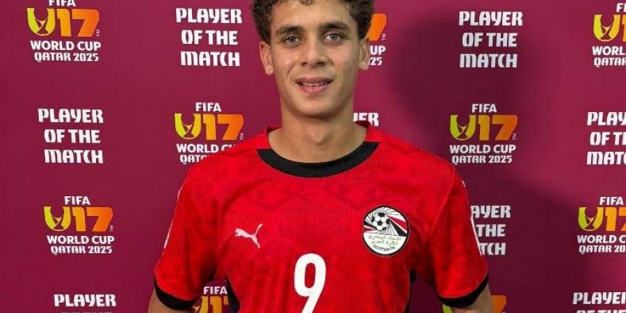 سبورت: الأهلي يرفض التفريط بسهولة في عبد الكريم رغم ضغط برشلونة