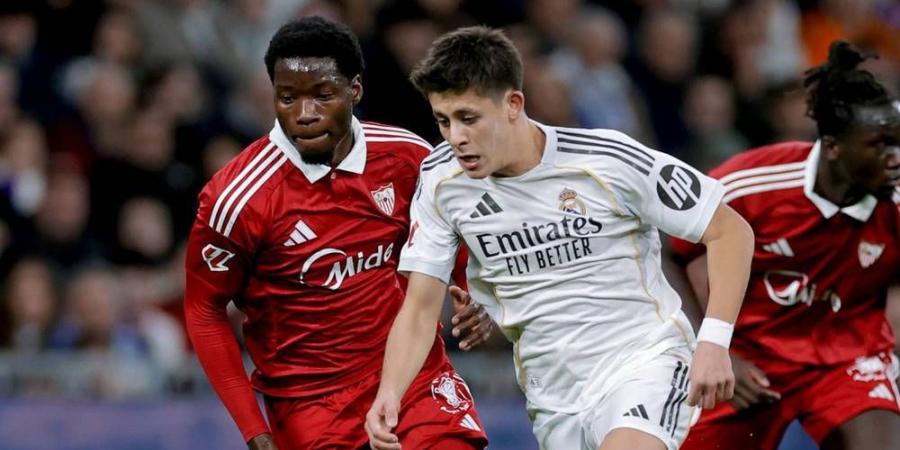 لاعب إشبيلية ينتقد التحكيم بعد الخسارة ضد ريال مدريد: "أُفضل أن أصمت.. كل عام يتكرر الأمر ذاته في هذه المباريات!"