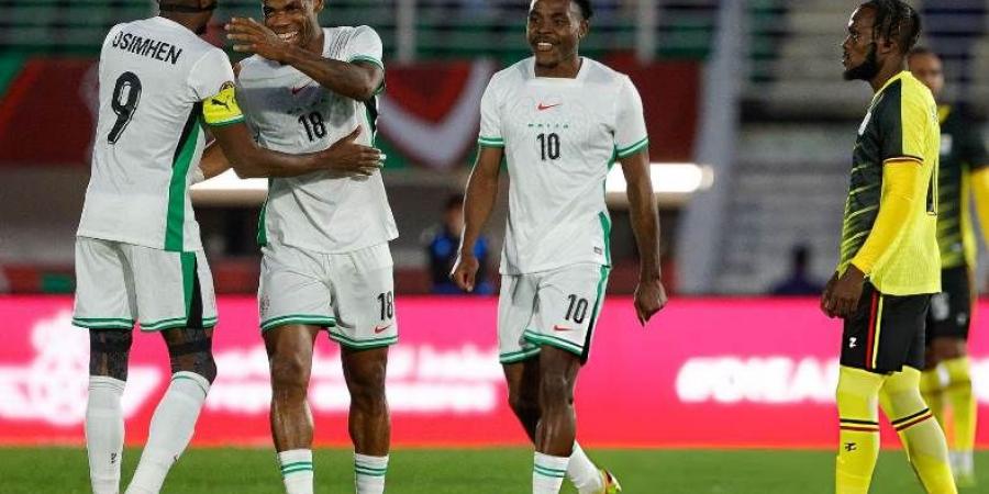 نسور نيجيريا تحلّق بالعلامة الكاملة وتكتسح أوغندا بثلاثية في كأس أمم إفريقيا 2025