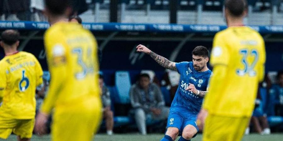 الهلال يتخطى الحزم بثنائية ويعزز صدارته لدوري روشن السعودي