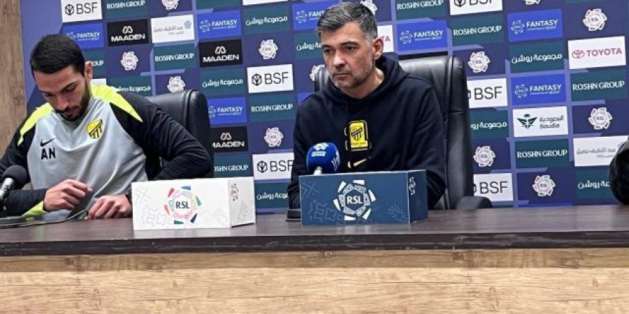 كونسيساو ينتقد حكم مباراة ضمك.. ويعد بتصحيح الأخطاء 