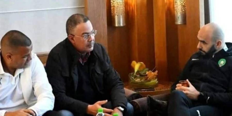 الركراكي وعقد الجامعة.. جدل حول الأهداف المسطرة بين كان 2023 ونسخة 2025