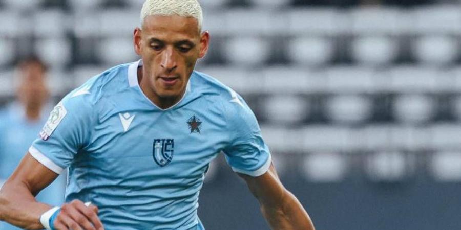 بامو: "الرجاء فريق كبير وأنا راض على أدائنا رغم أننا لعبنا بـ11 لاعبا ضد 10"