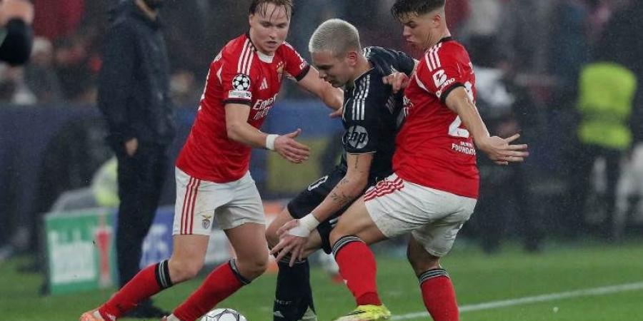 بنفيكا يهزم ريال مدريد ويجبره على خوض ملحق دوري أبطال أوروبا