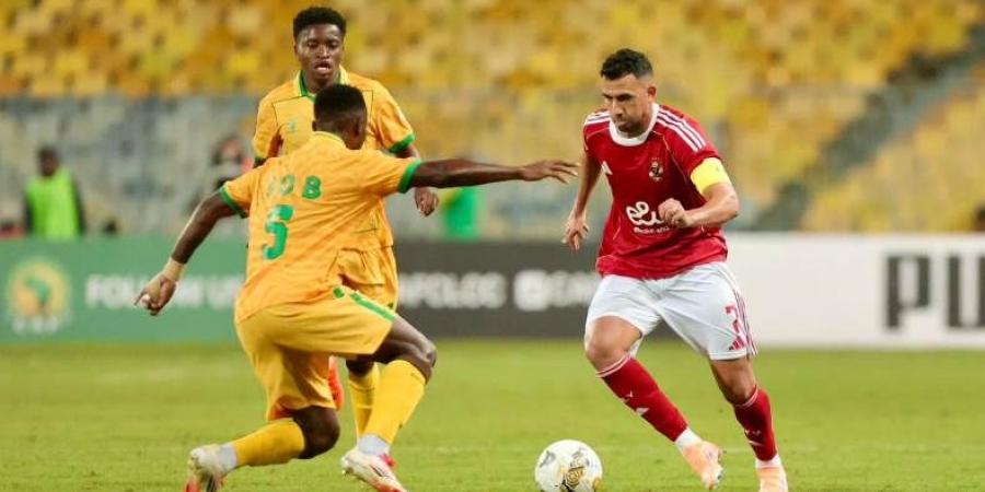 يانج أفريكانز يتقدم على الأهلي بهدف في الشوط الأول