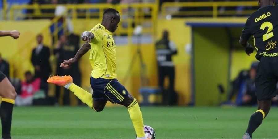 النصر يضرب الاتحاد بثنائية مثيرة ويطارد الهلال على قمة دوري روشن