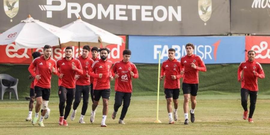 مران خفيف للاعبي الأهلي في فندق الإقامة قبل مواجهة شبيبة القبائل