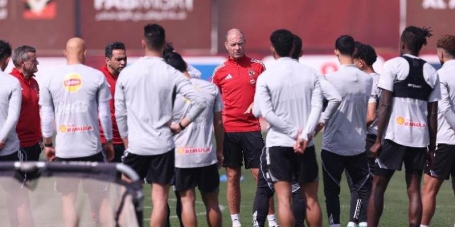 استبعاد بلعمري وتواجد الشناوي.. تعرف على بدلاء الأهلي أمام شبيبة القبائل بدوري أبطال إفريقيا