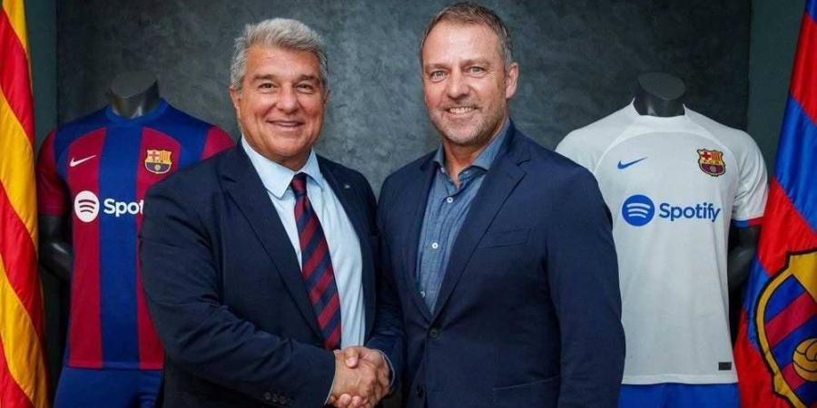 "ماركا"/ فليك يفكر في الاستقالة من تدريب برشلونة إذا لم يفز لابورتا في انتخابات النادي