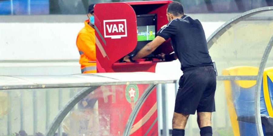 التحكيم تحت المجهر في قمة بركان بين النهضة والرجاء بعد جدل الجولة الماضية