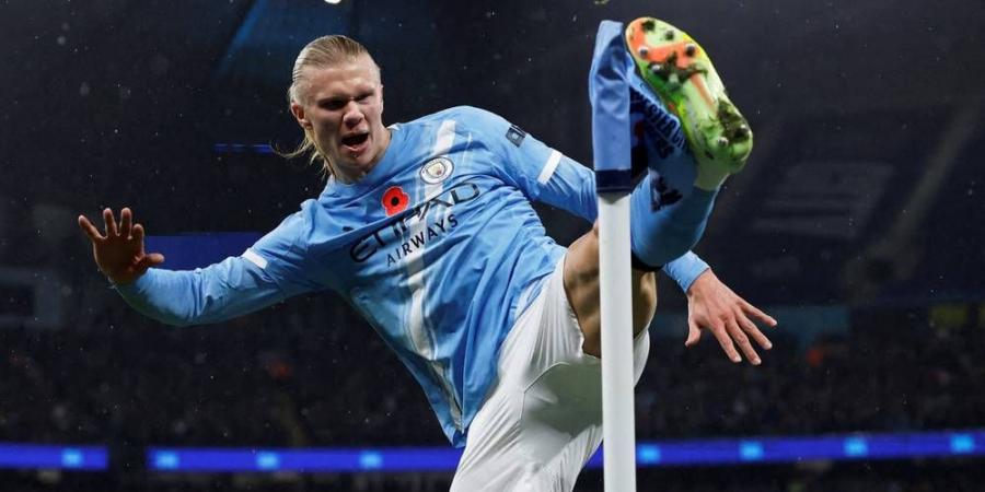 وكيلة هالاند تنفي وجود اتصالات مع نادي برشلونة وتؤكد بقاءه في مانشستر سيتي