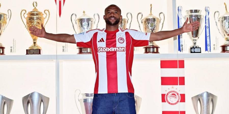 الكعبي بعد تجديد عقده مع أولمبياكوس: "سعيد بالتوقيع وأتمنى أن أقدم الإضافة كما قدمتها في المواسم الماضية"