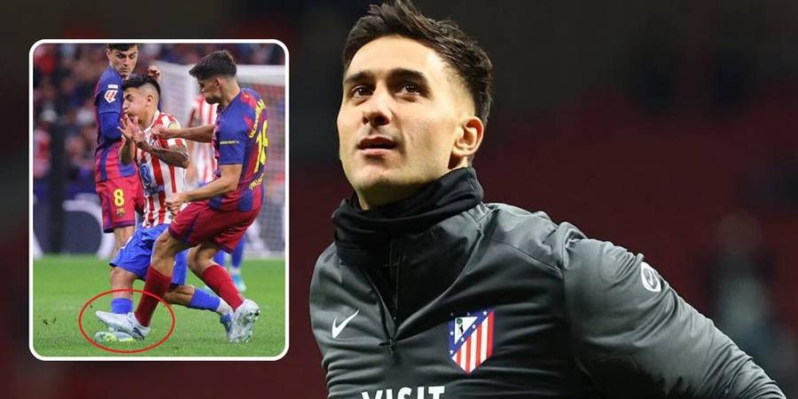 حارس أتلتيكو مدريد: "برشلونة استحق بطاقة حمراء وكنا الأفضل عندما كنا نلعب 11 ضد 11"