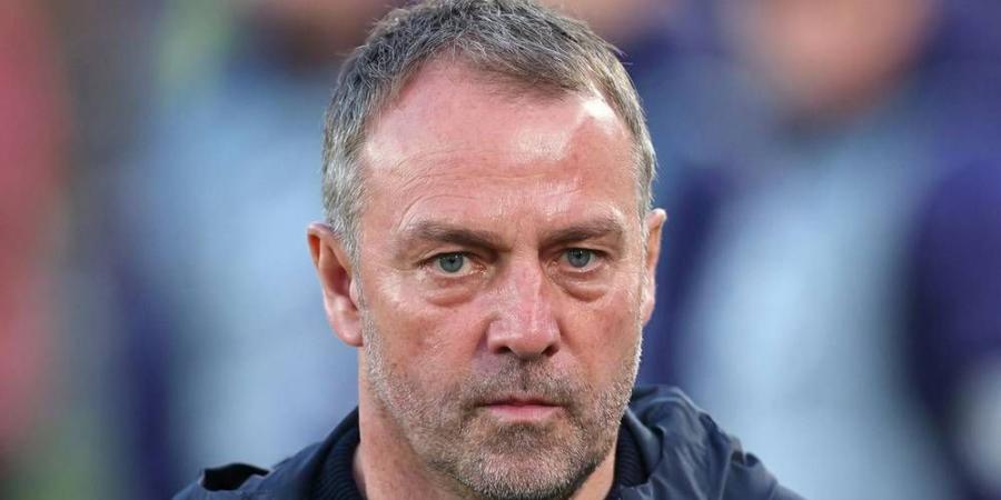 فليك يخطط لاصطحاب جميع لاعبي برشلونة بما في ذلك المصابين إلى مدريد لتعزيز روح الفريق قبل موقعة الإياب أمام أتلتيكو مدريد