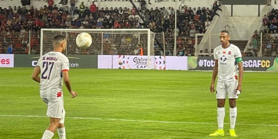 الكاف يحدد الساعة 21:20 موعدا لانطلاق مباراة أولمبيك أسفي واتحاد العاصمة