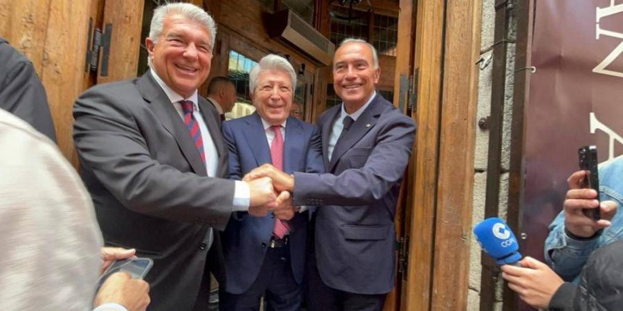 رئيس "الليغا" تيباس يؤكد اقتراب برشلونة من استعادة التوازن المالي وقاعدة 1:1