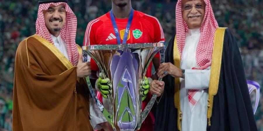 الفيصل يهنئ الأهلي بالتتويج القاري